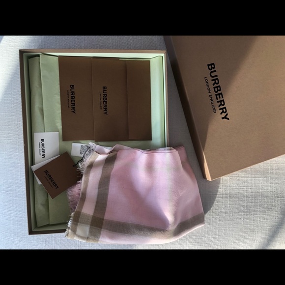 NWT Burberry Lightweight Check Wool Silk Scarf - Picture 8 of 9